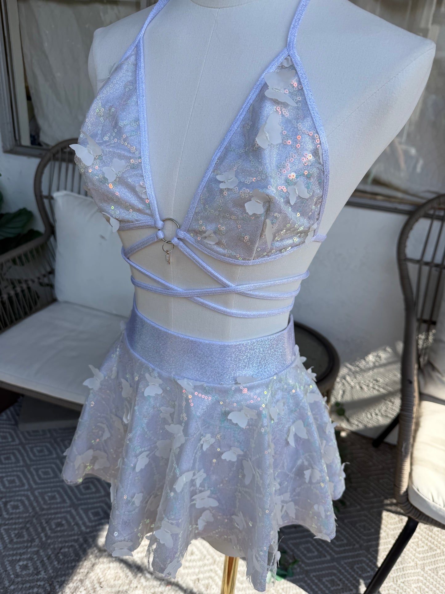 WHITE FLUTTER - SAMPLE SALE