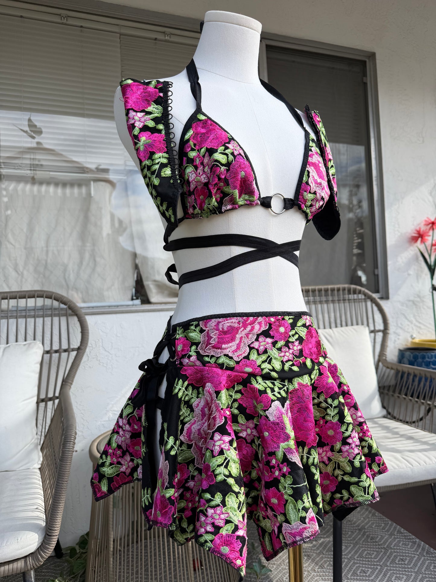 FLOWER POWER - SAMPLE SALE