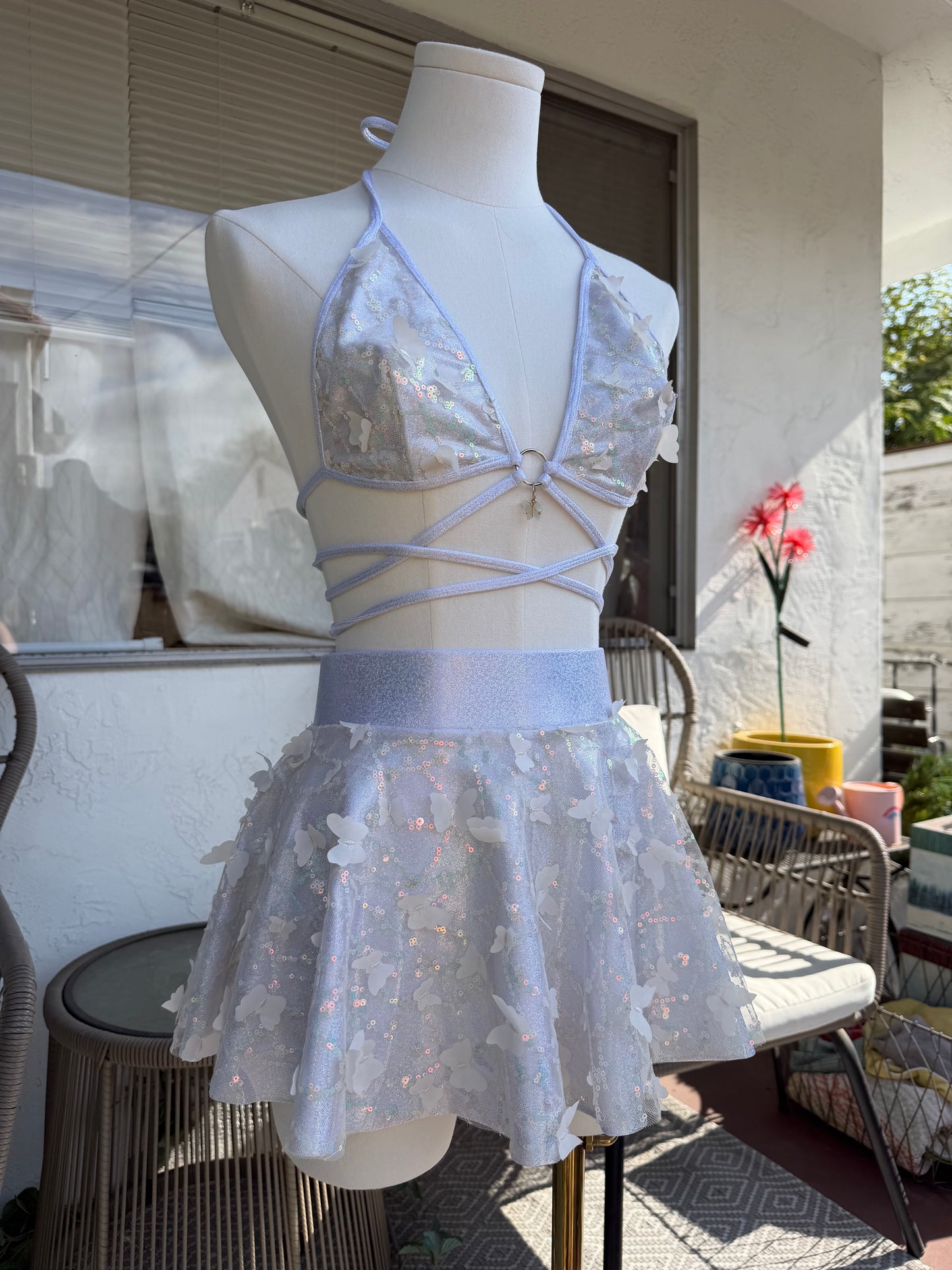 WHITE FLUTTER - SAMPLE SALE